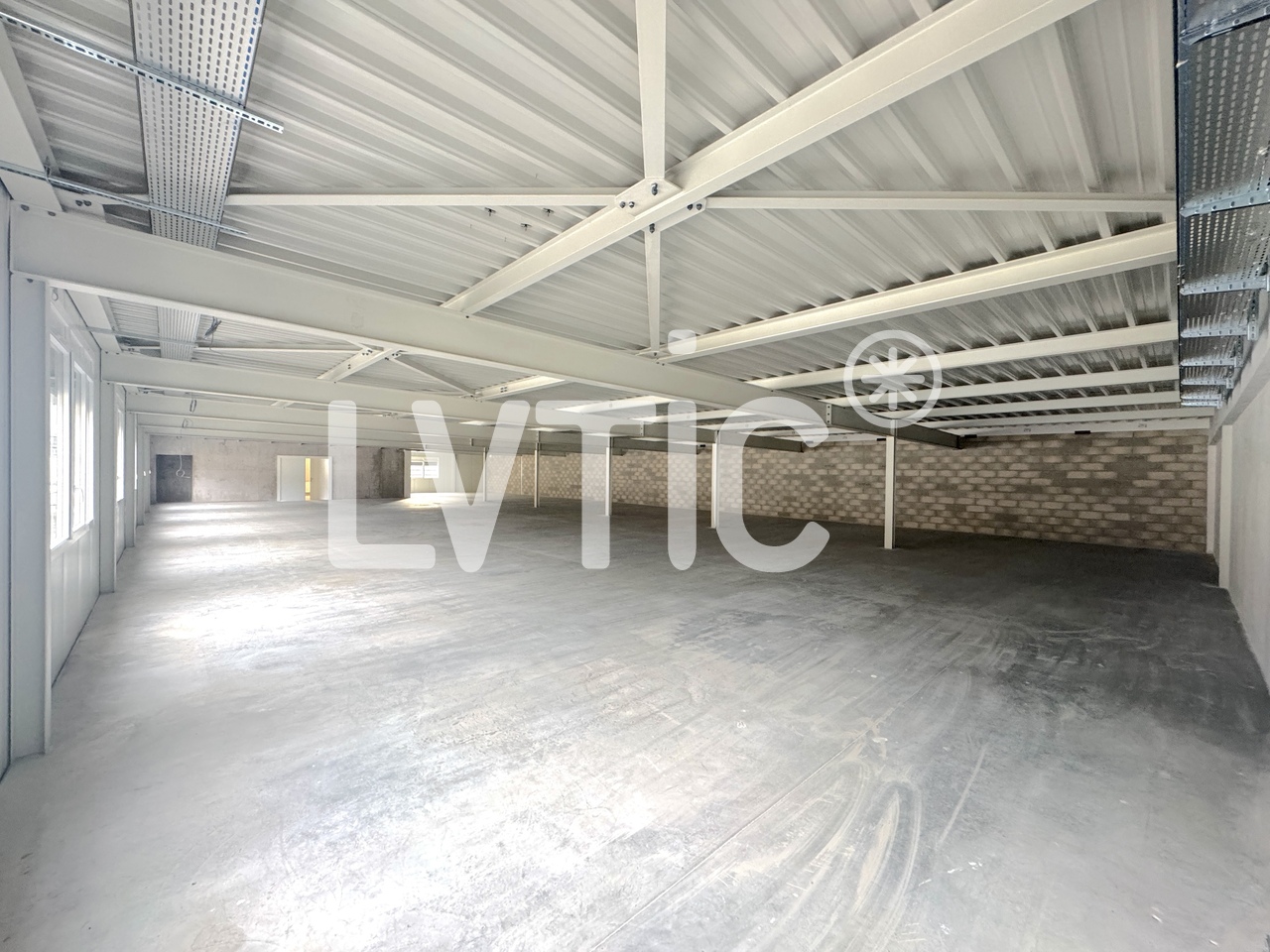 565m² storage room, photo 4 of 10