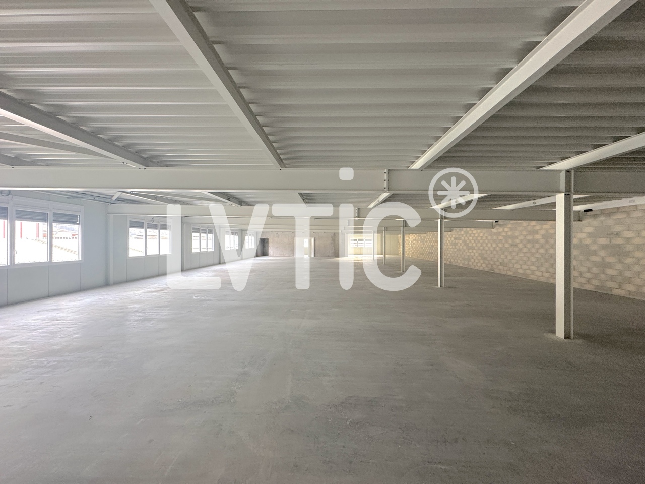565m² storage room, photo 3 of 10