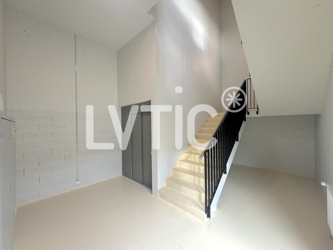 565m² storage room, photo 9 of 10