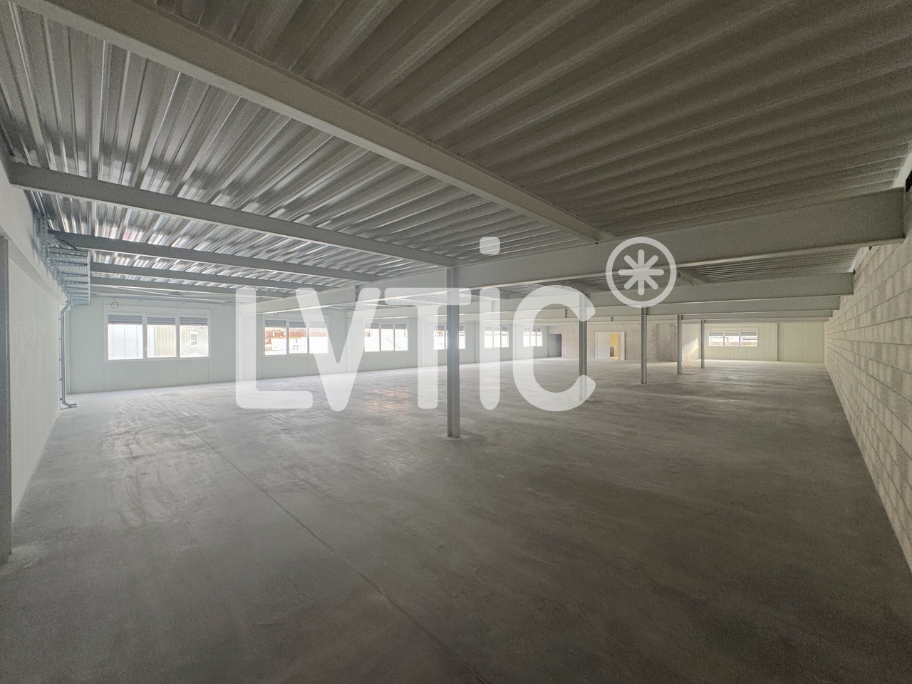 565m² storage room, photo 6 of 10