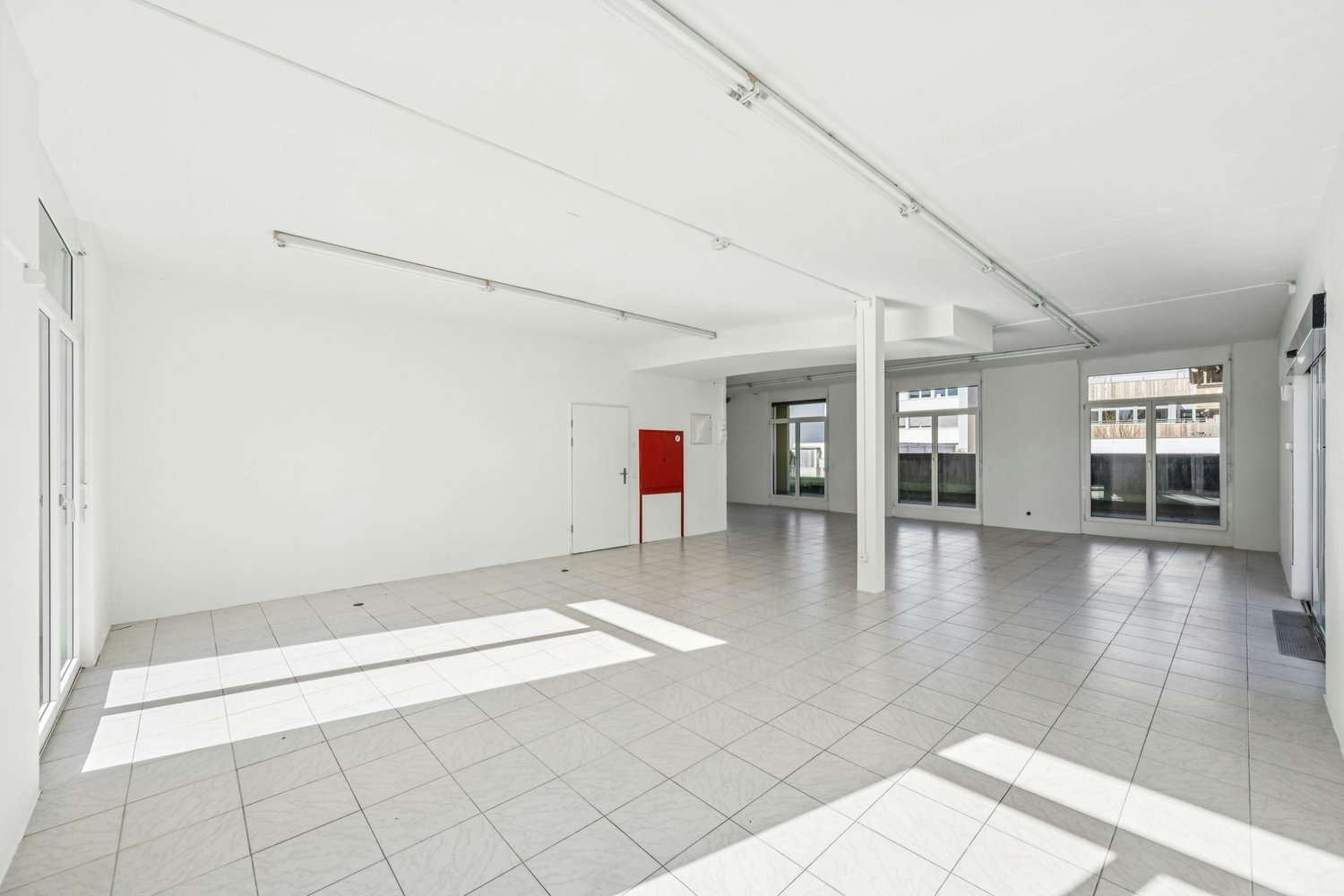157m² commercial