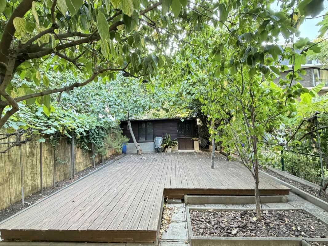 6 rooms row house, photo 1 of 10