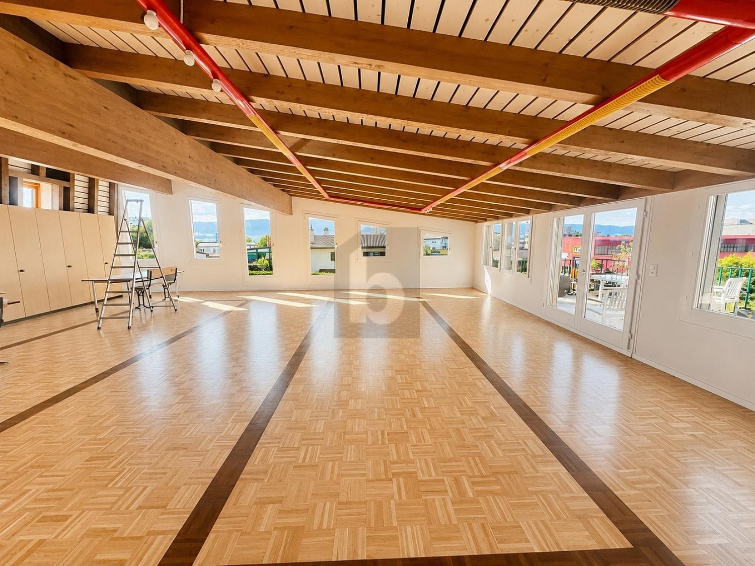 132m² office