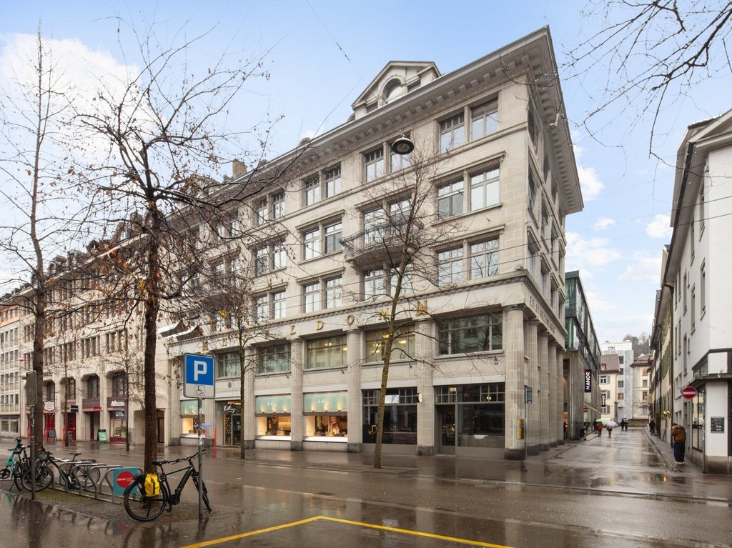 366m² office, photo 1 of 10