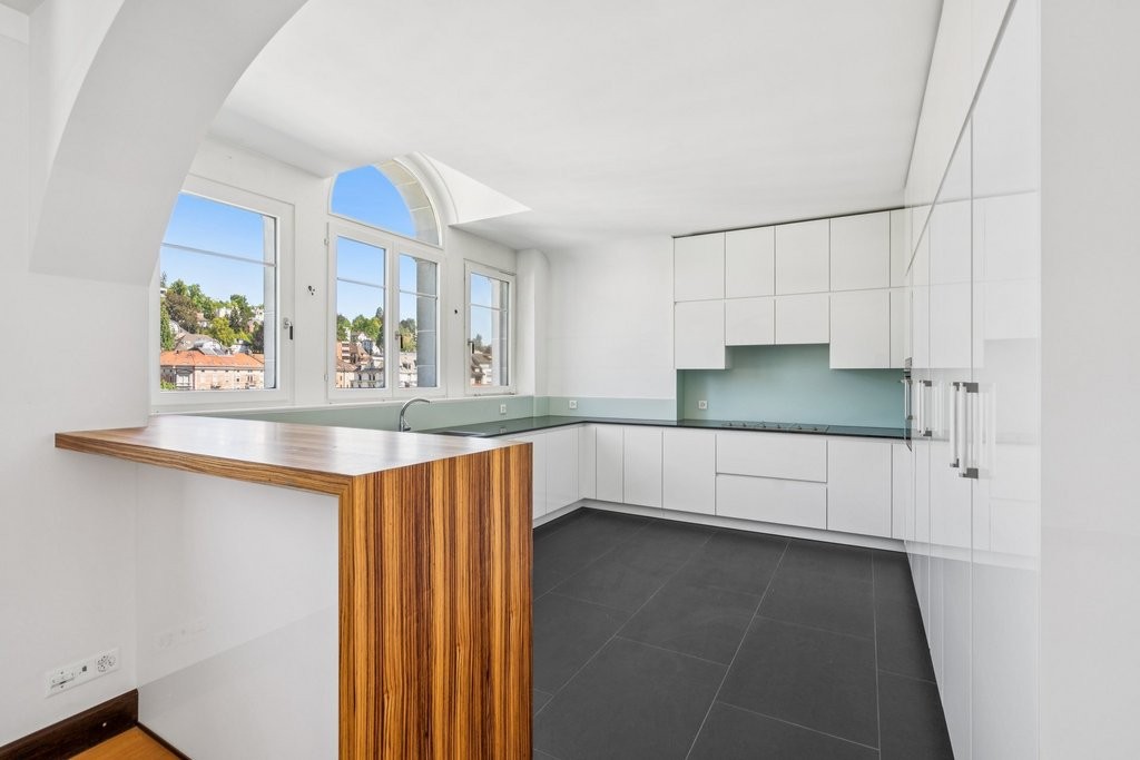366m² office, photo 2 of 10