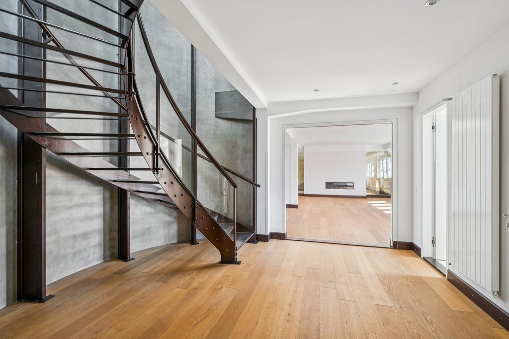 366m² office, photo 4 of 10