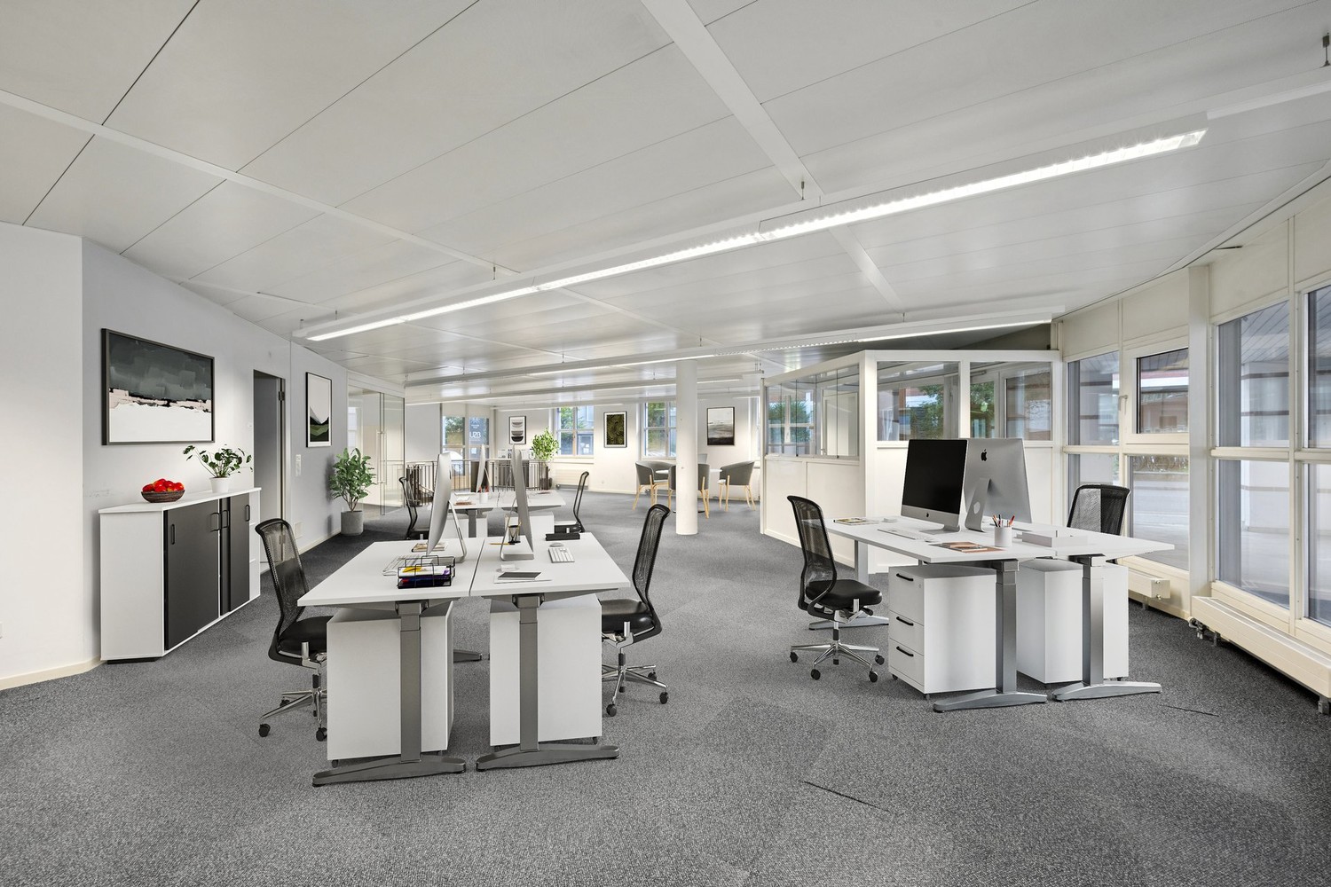 215m² office, photo 1 of 9