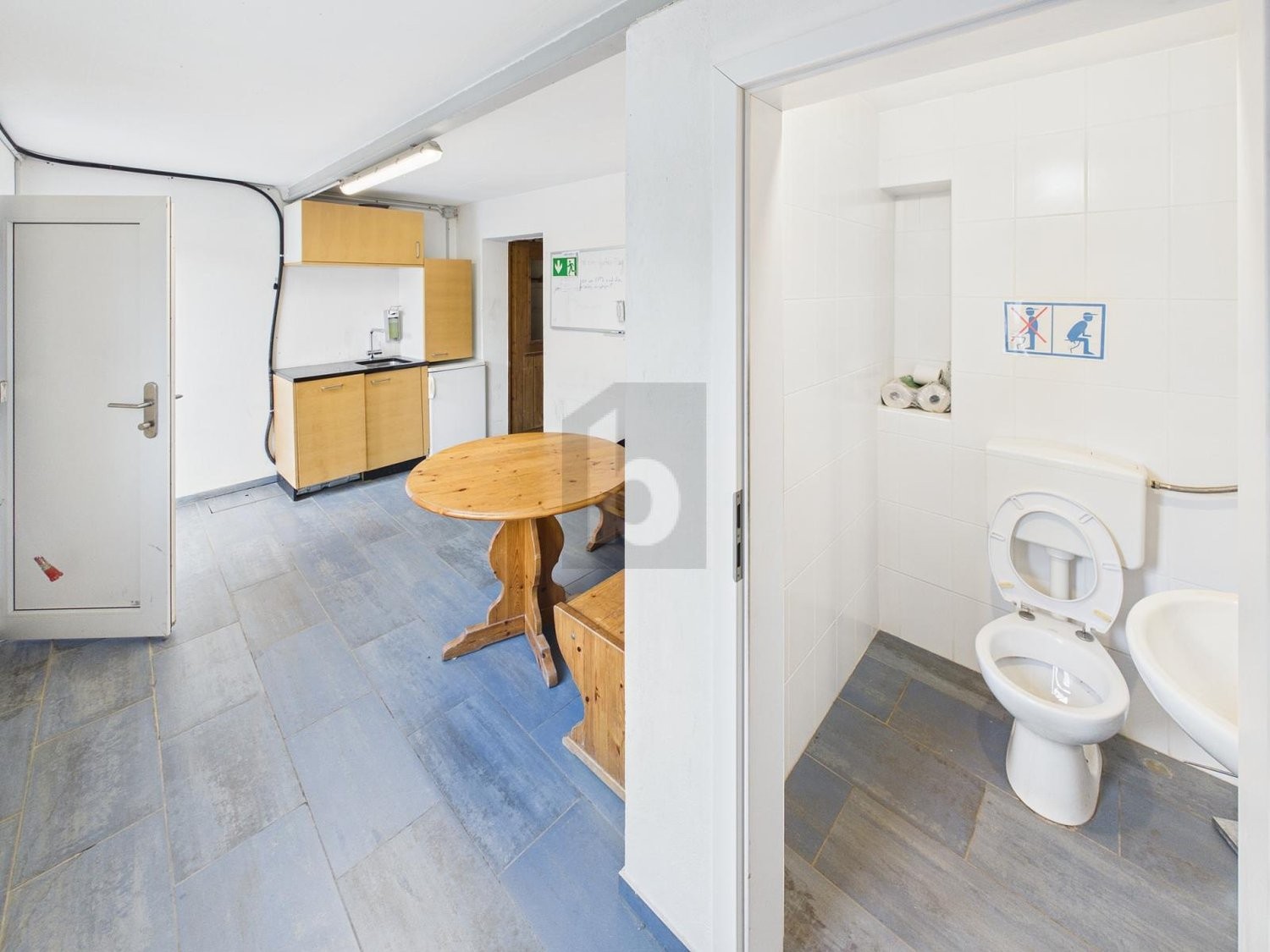 260m² atelier, photo 3 of 4