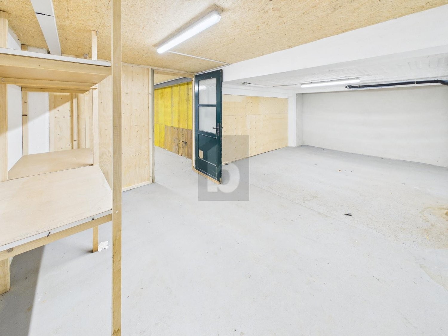 260m² atelier, photo 4 of 4