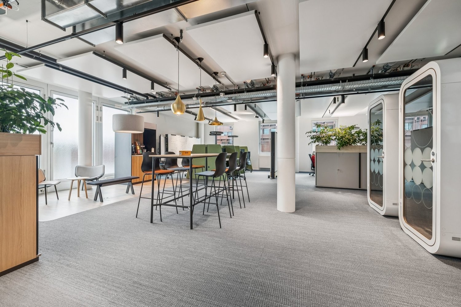 308m² office, photo 3 of 6