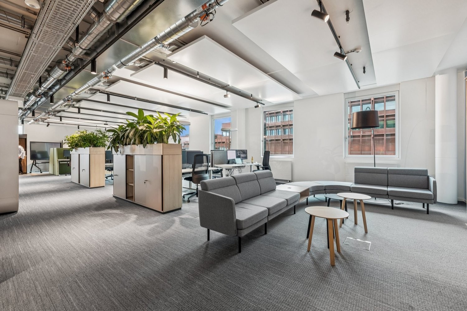 308m² office, photo 4 of 6