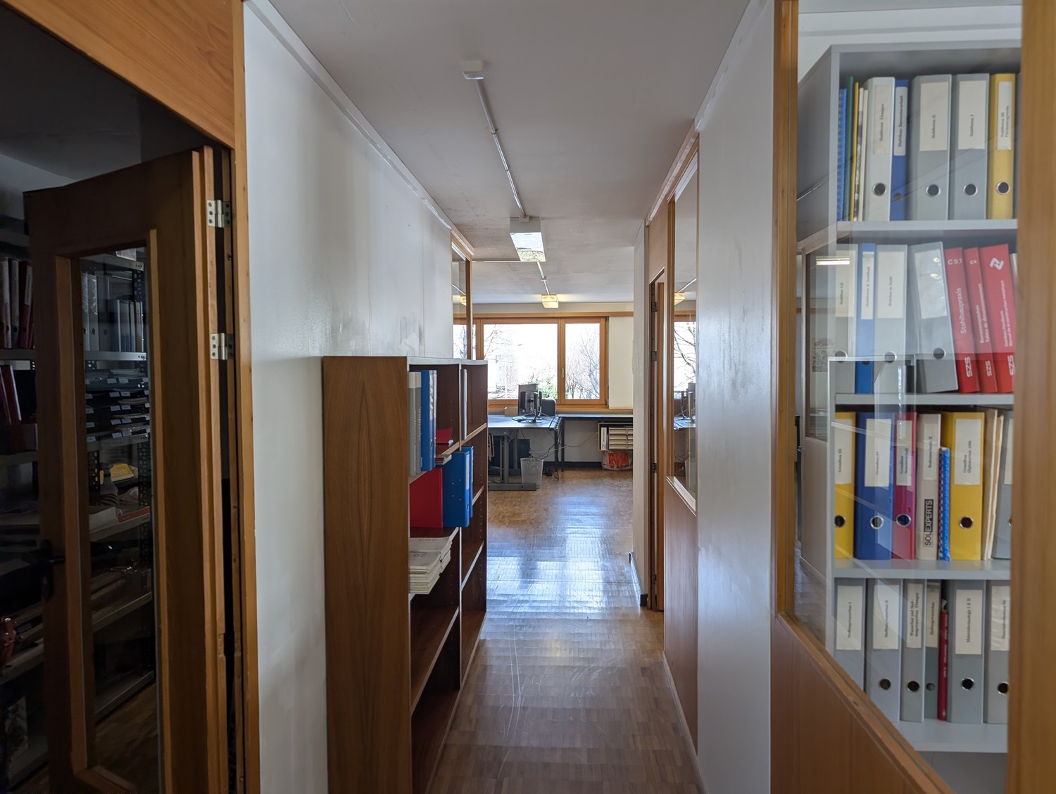Office, photo 5 of 9