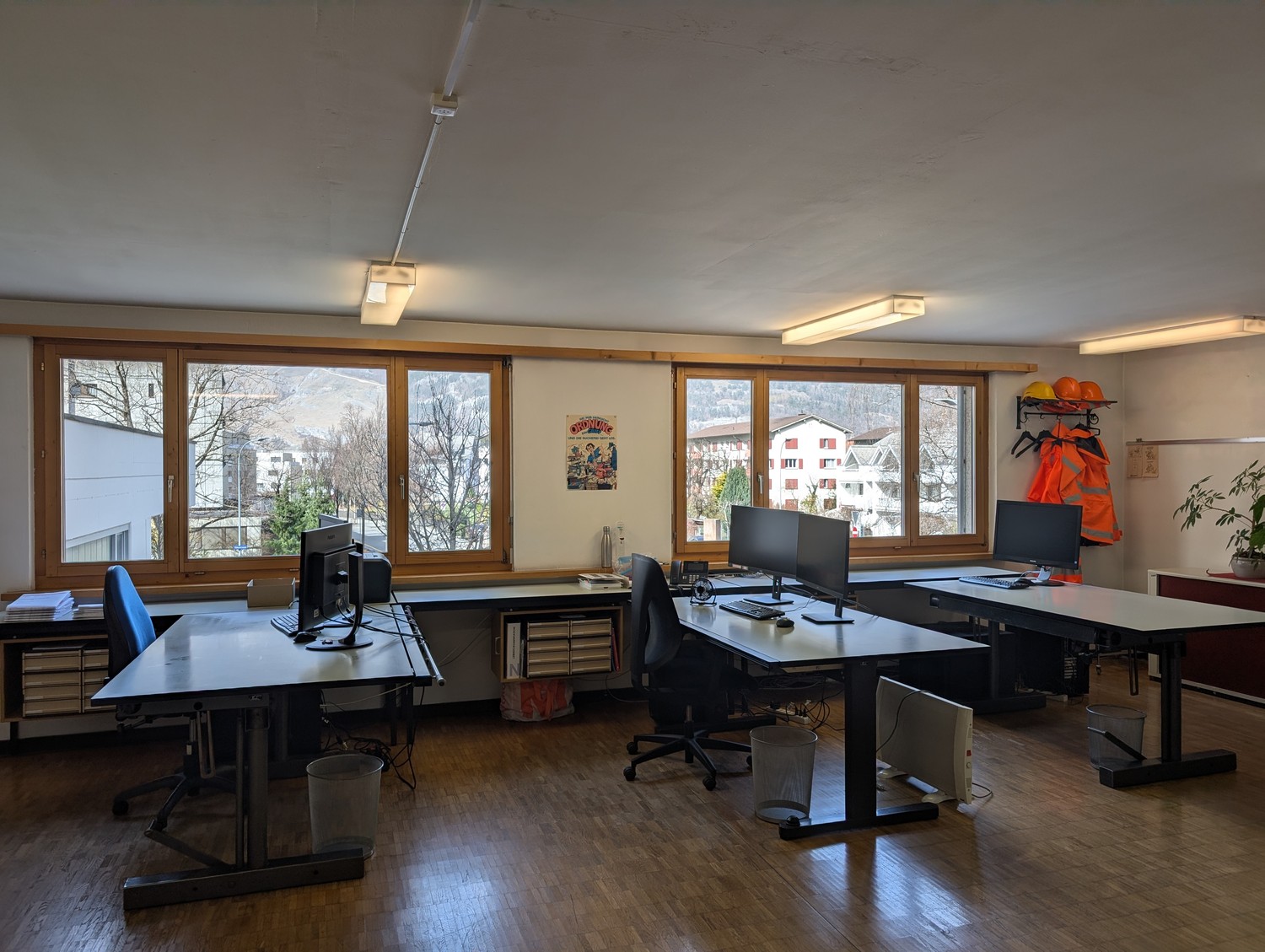 Office, photo 2 of 9