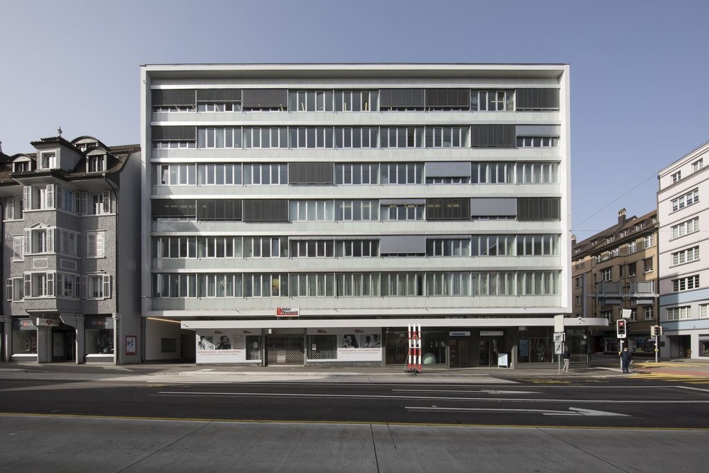82m² office