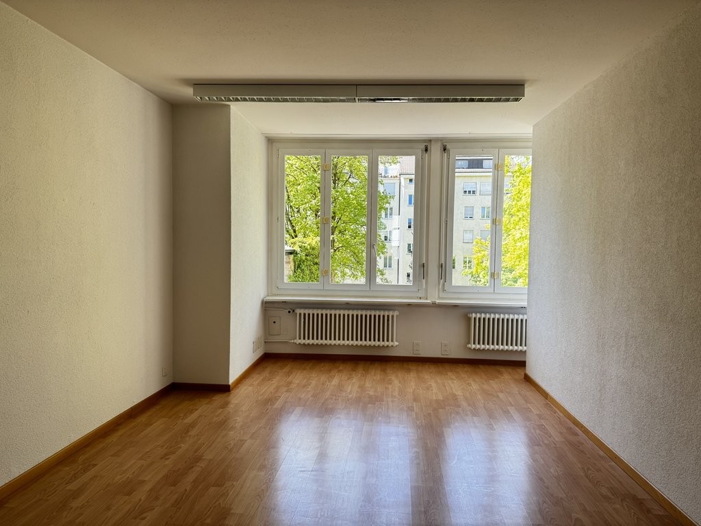 82m² office