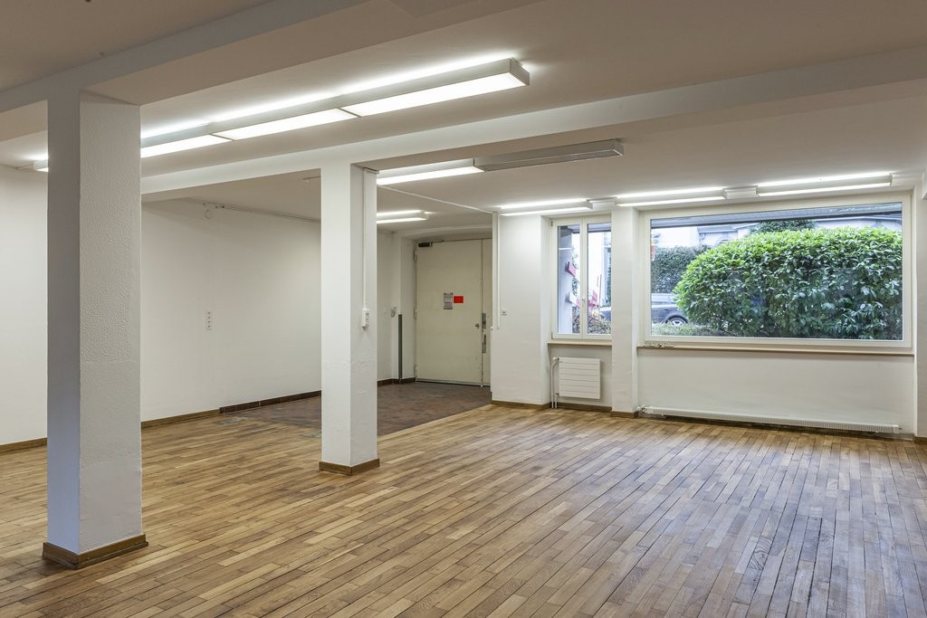 125m² commercial