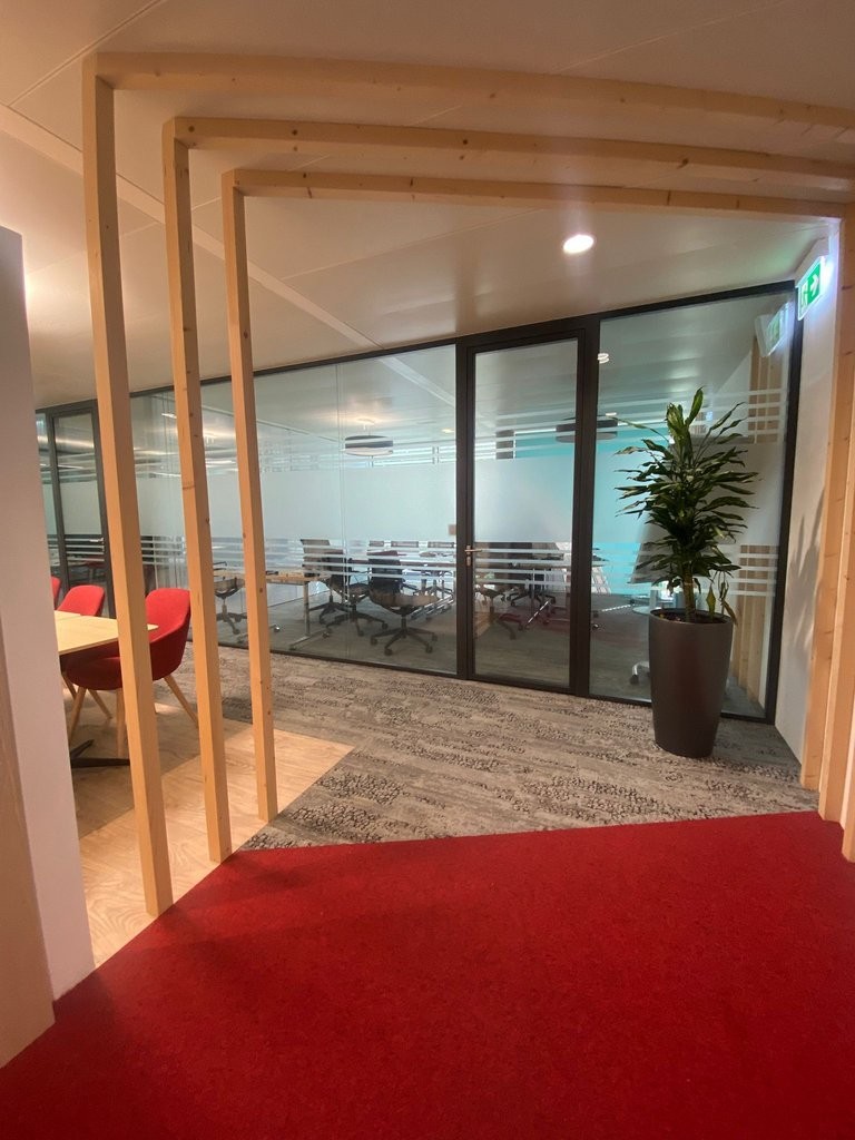 205m² office, photo 3 of 6