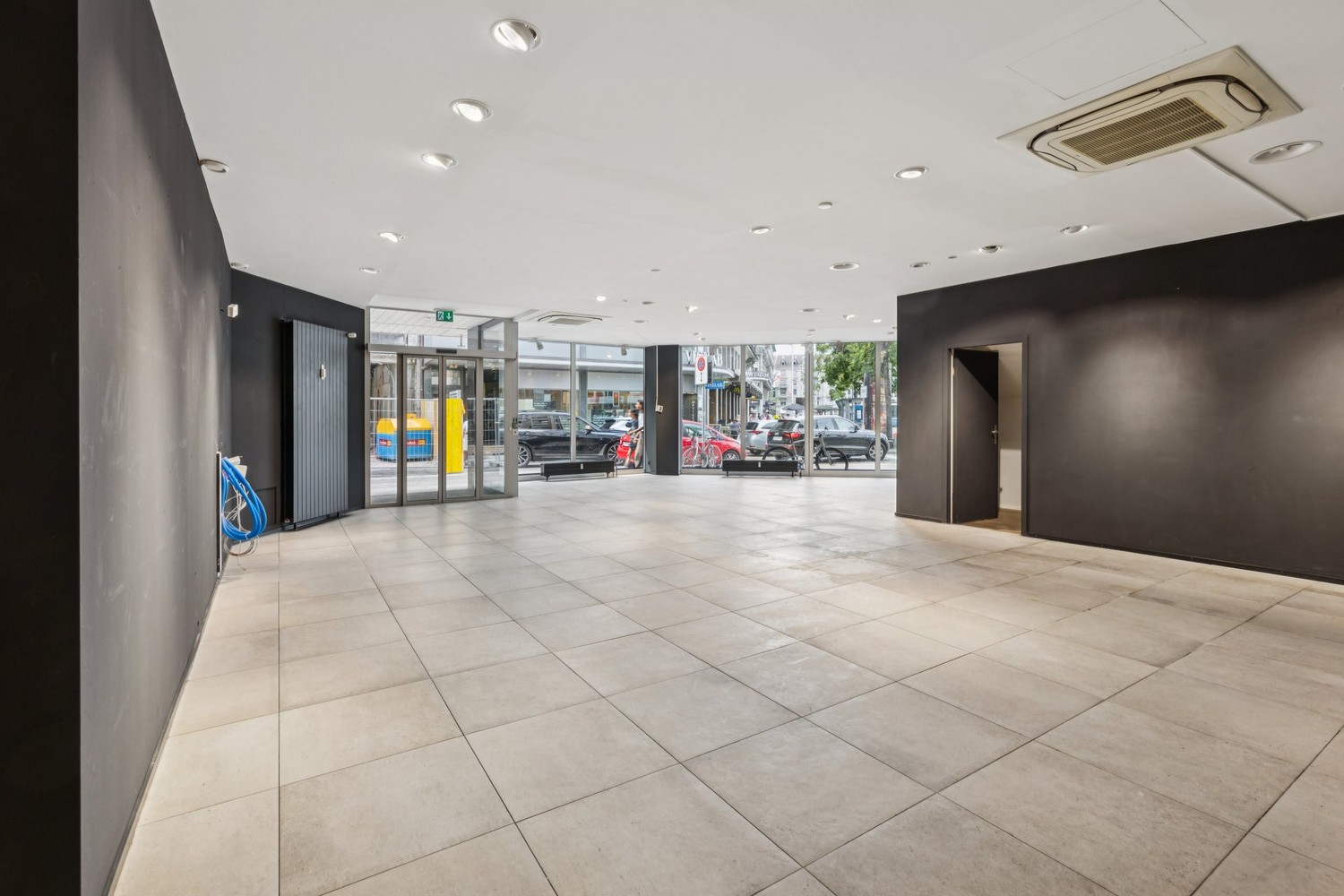 143m² shop, photo 4 of 10
