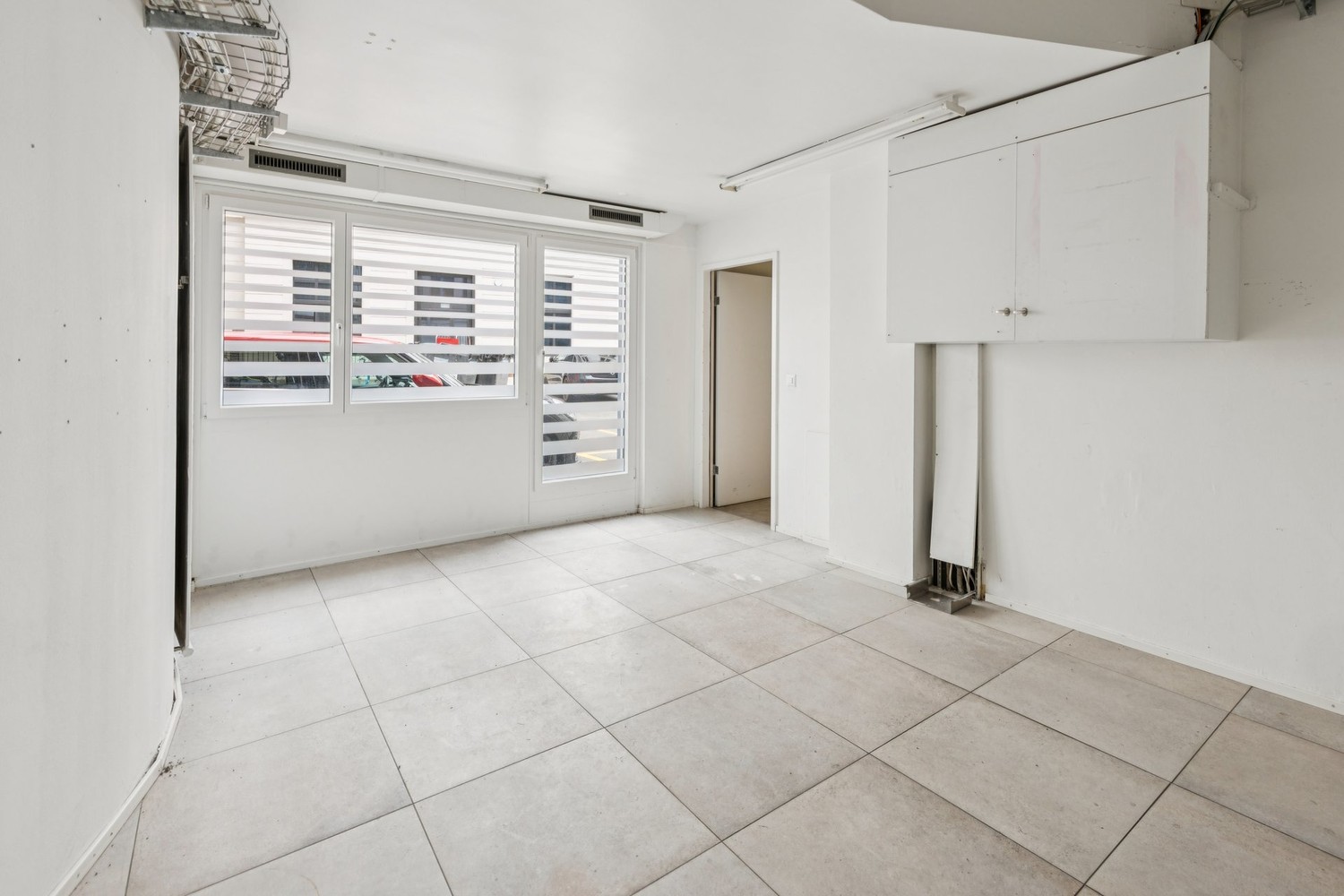 143m² shop, photo 9 of 10