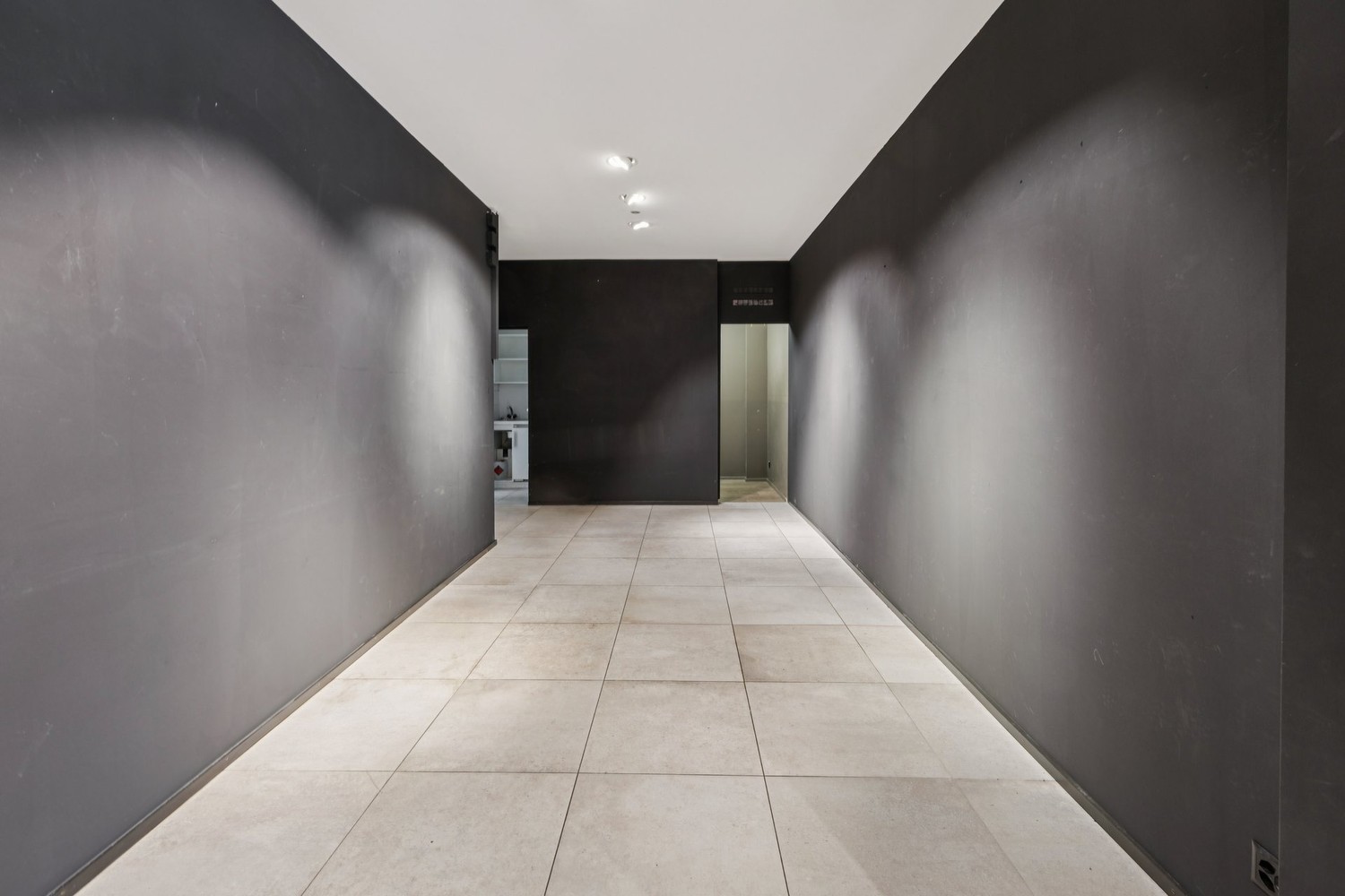 143m² shop, photo 7 of 10