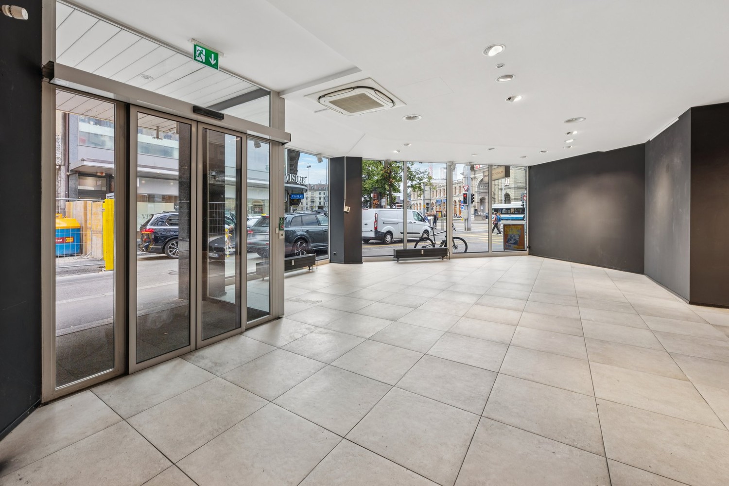 143m² shop, photo 6 of 10