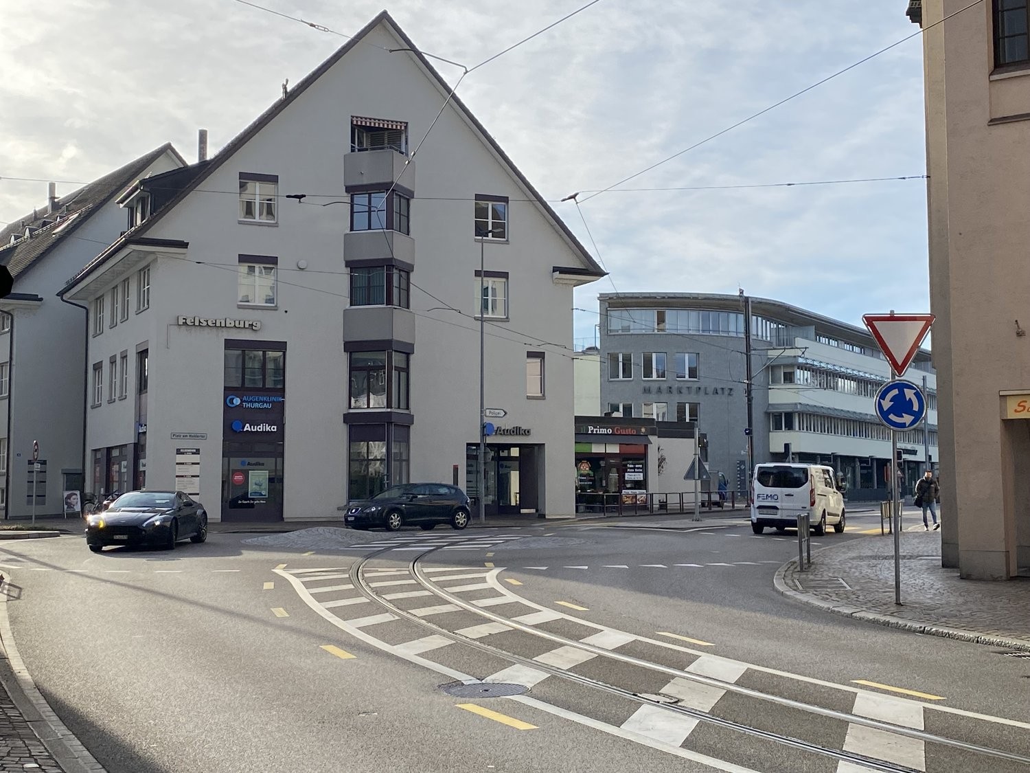 400m² shop
