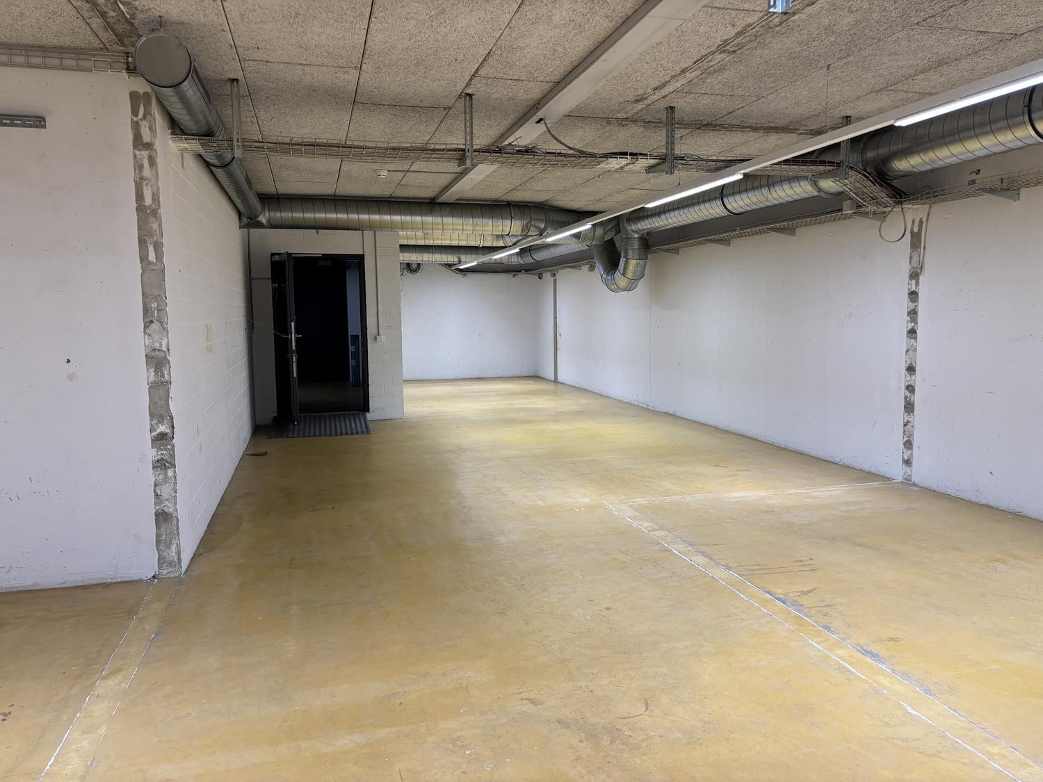 147m² storage room, photo 4 of 5