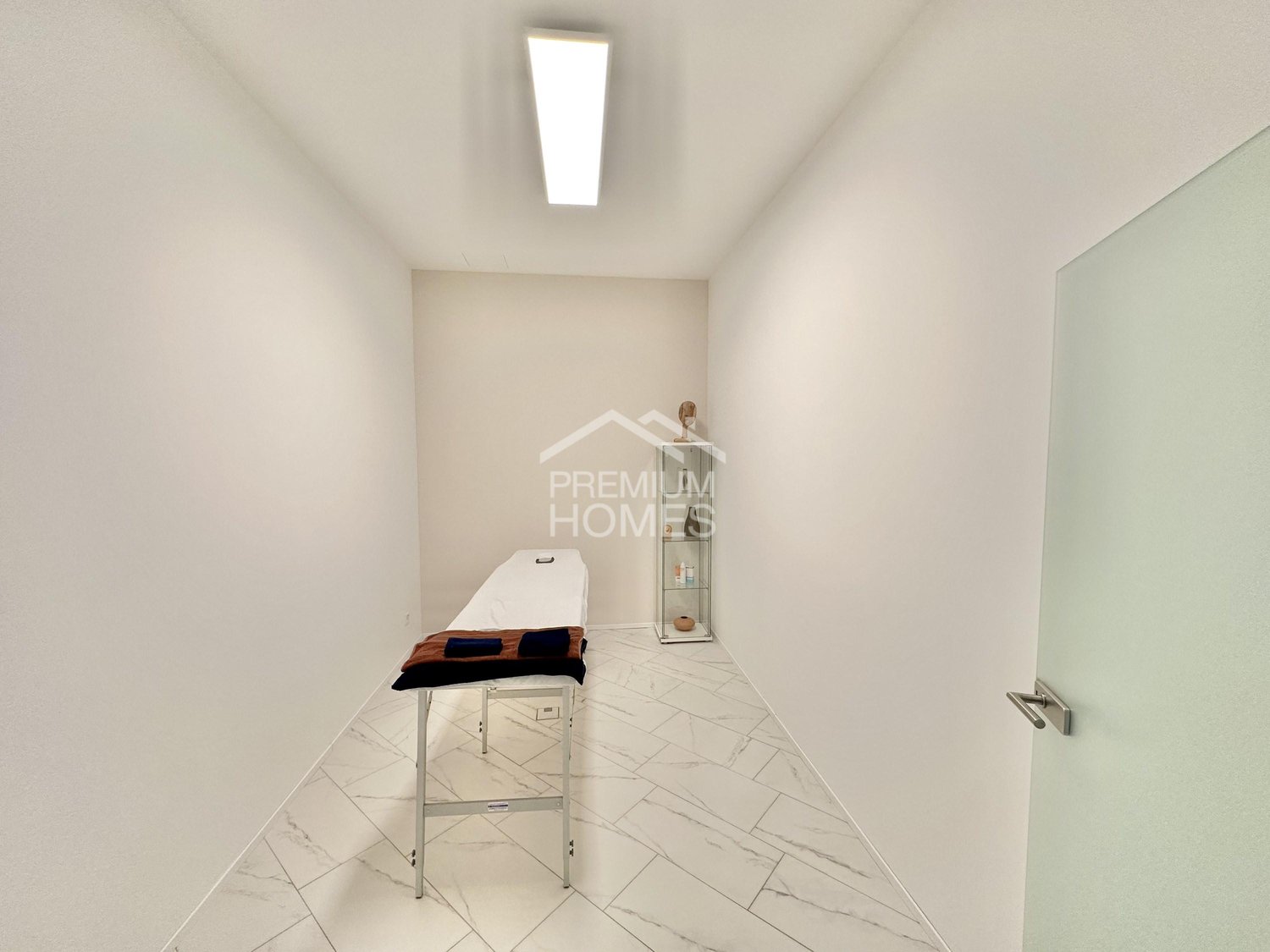 Commercial, photo 6 of 6