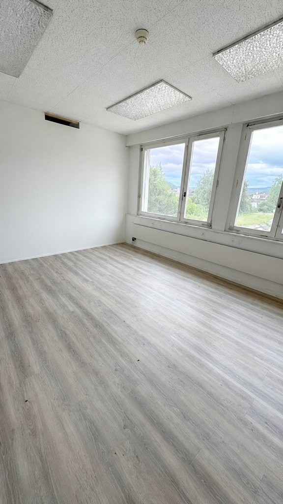 288m² office, photo 2 of 5