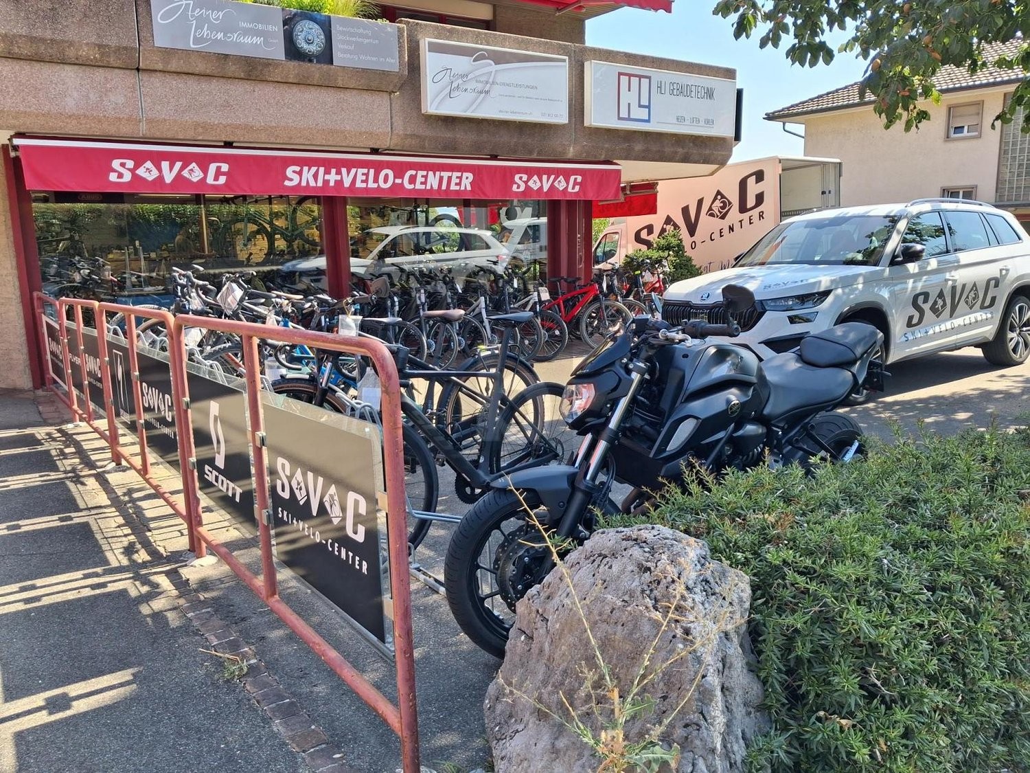 217m² shop, photo 2 of 4