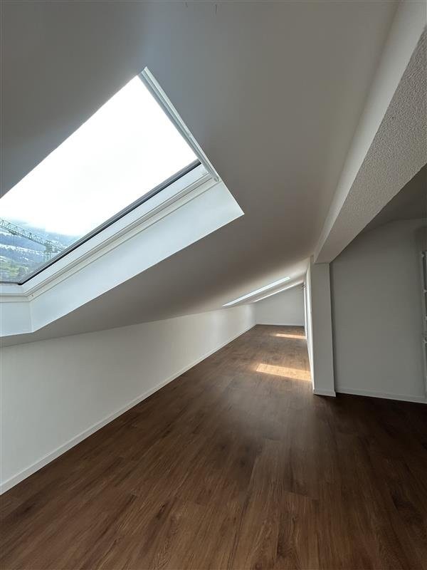 1 room loft, photo 4 of 8