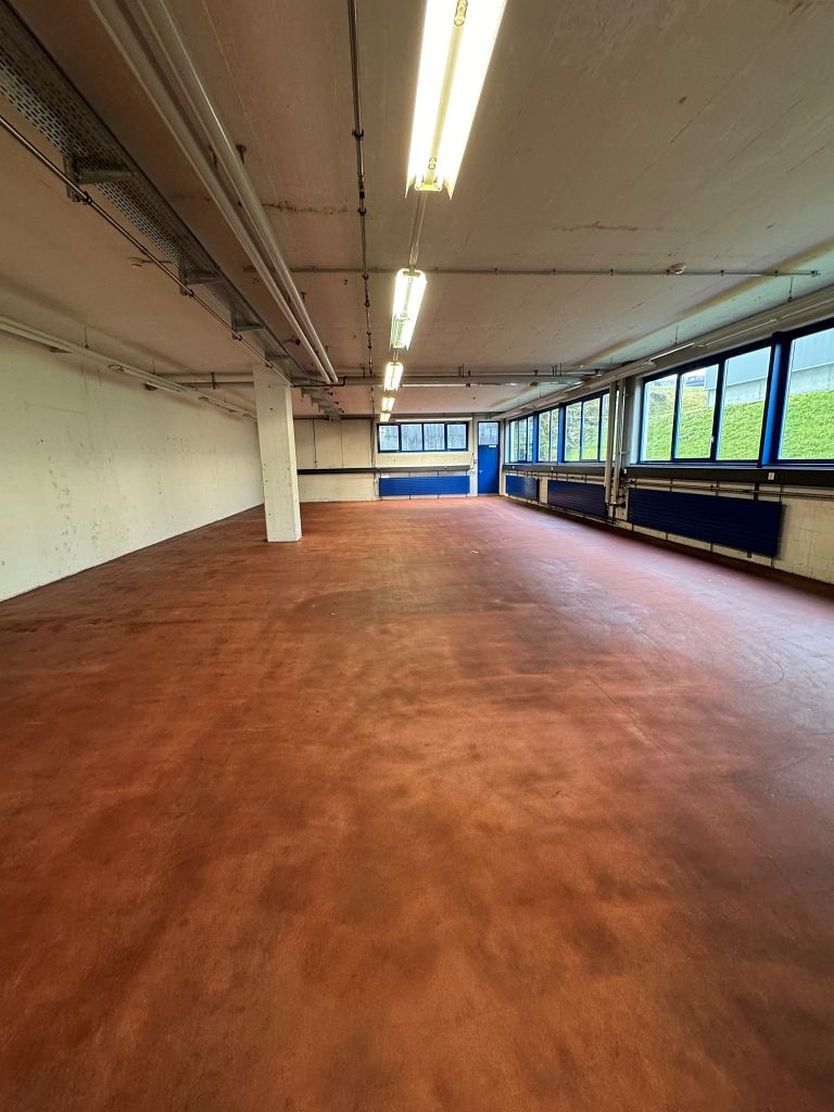 380m² commercial, photo 1 of 8