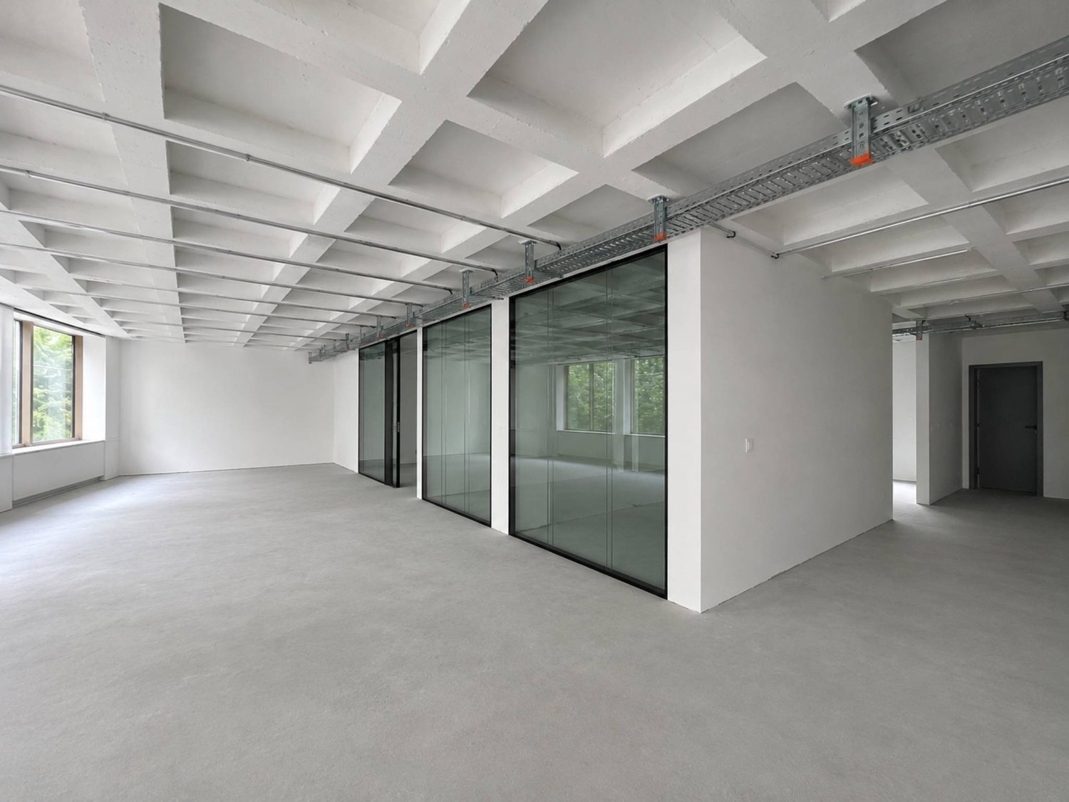 244m² office, photo 1 of 8