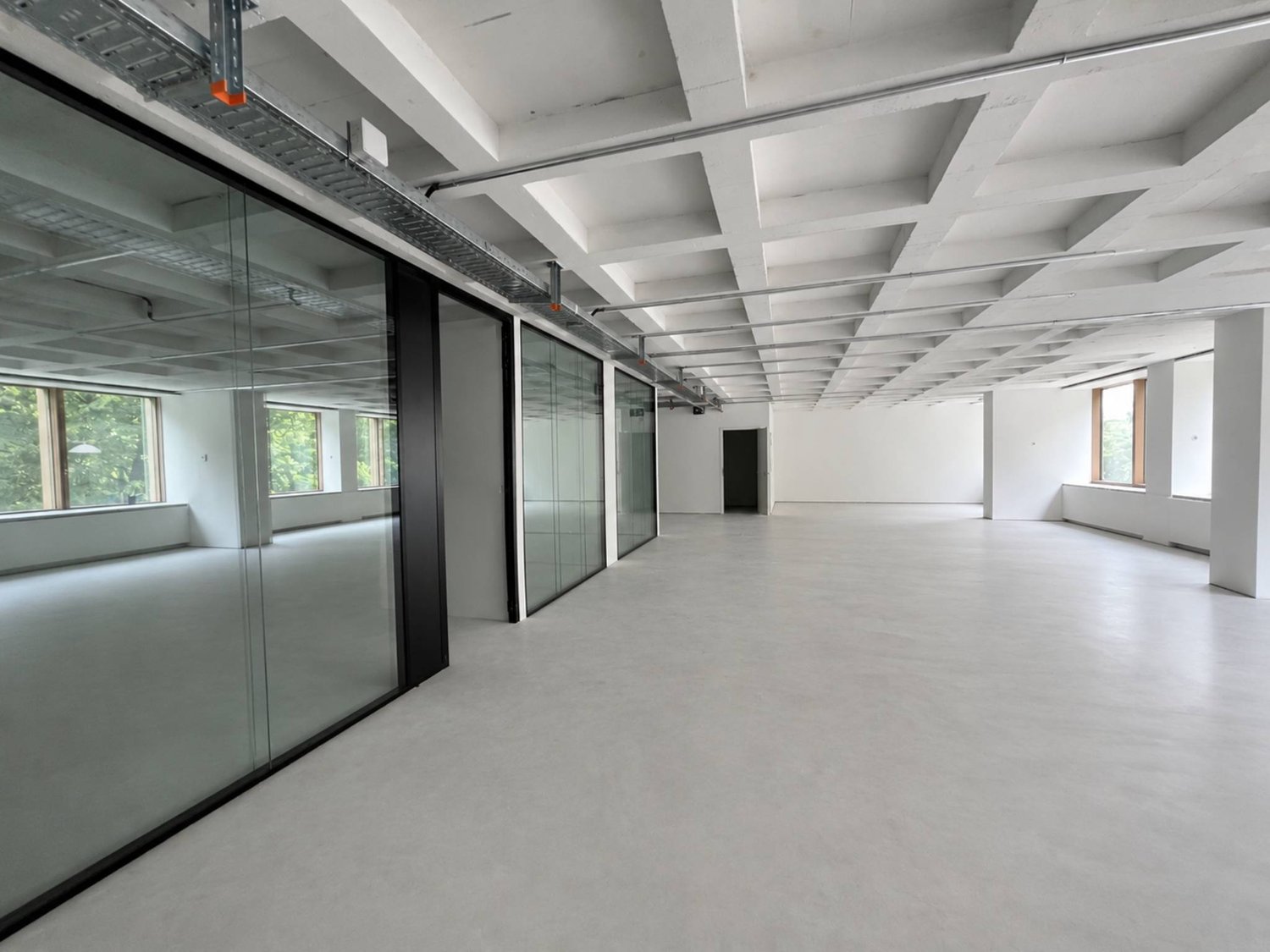 244m² office, photo 2 of 8