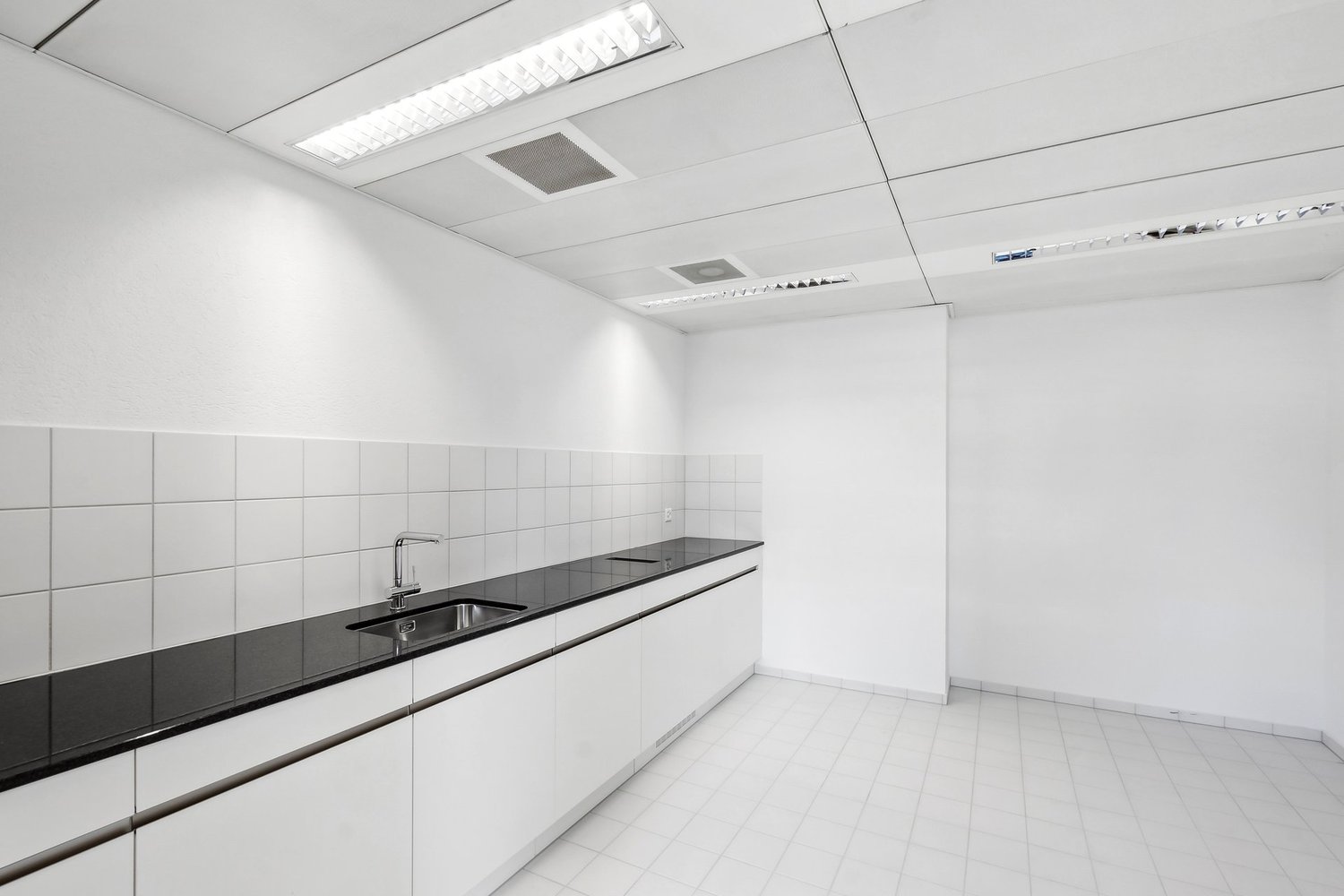 260m² office, photo 3 of 10