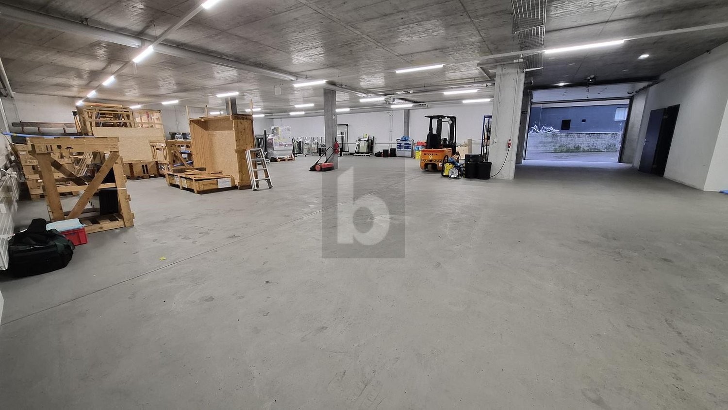 517m² industrial object, photo 2 of 4