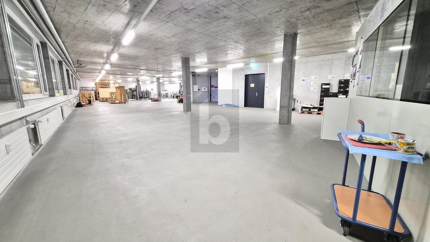 517m² industrial object, photo 1 of 4
