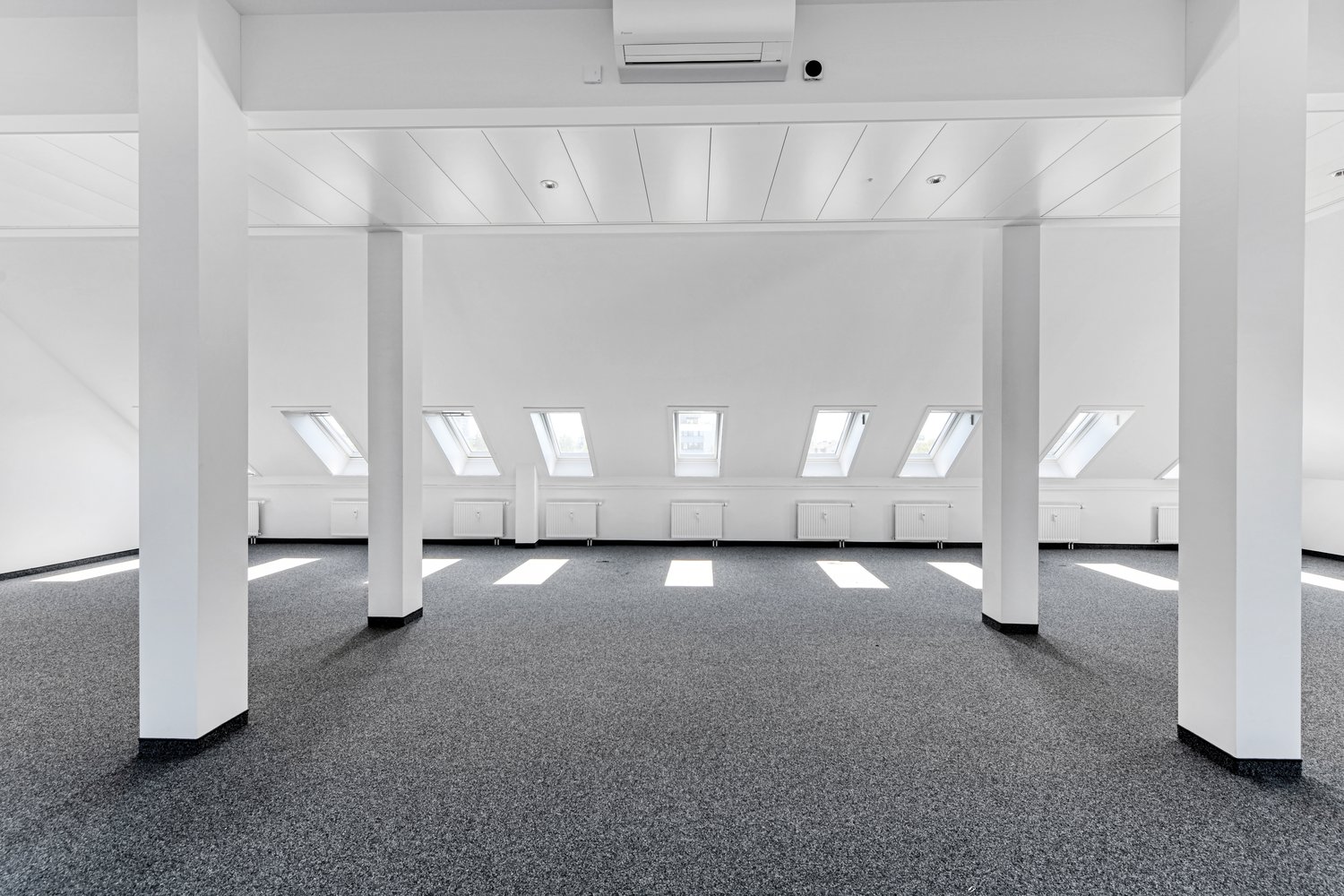 147m² office, photo 2 of 5