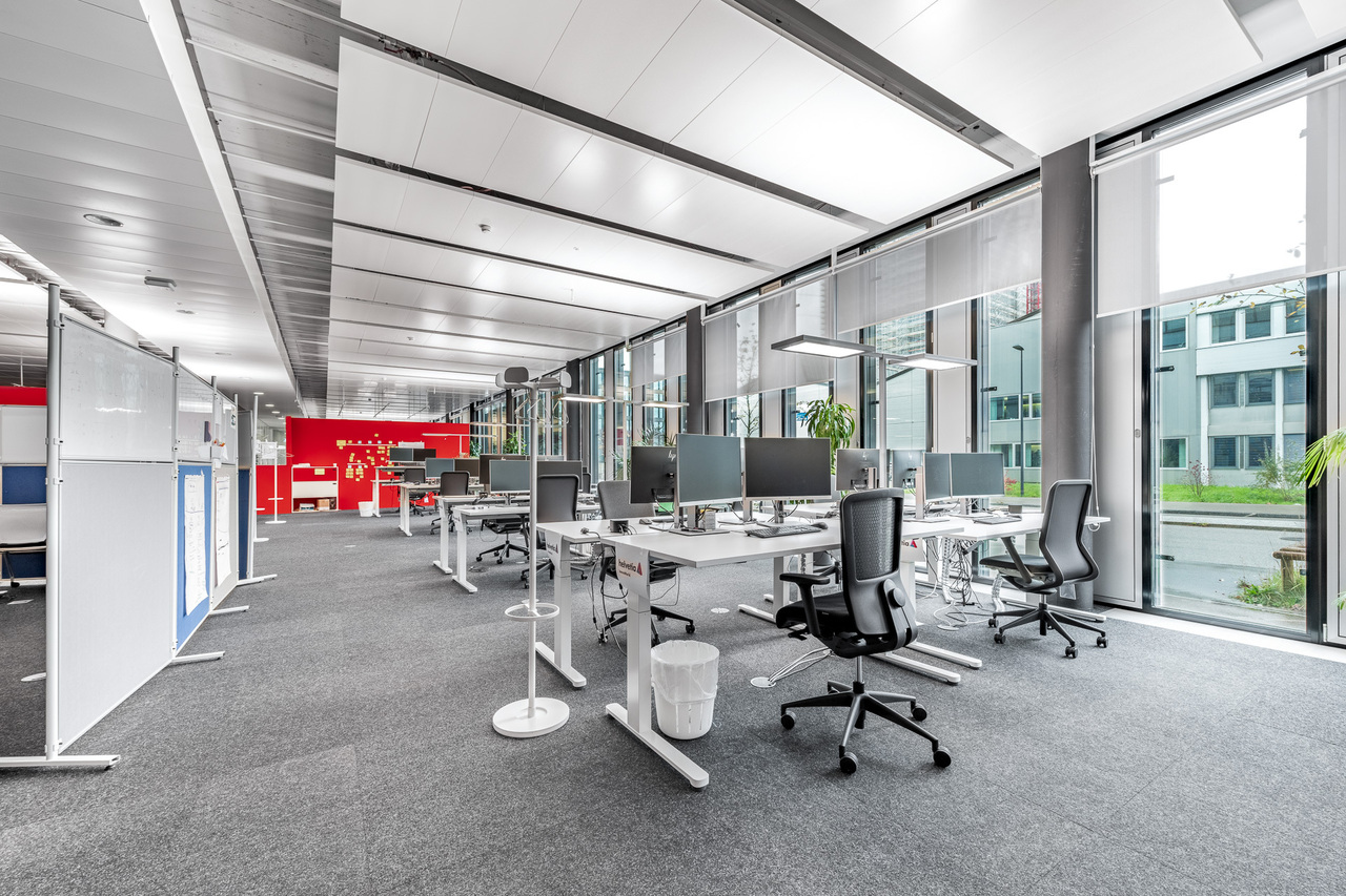 490m² office
