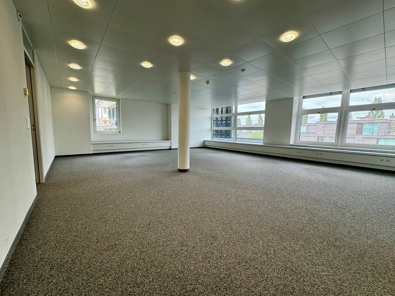 257m² commercial