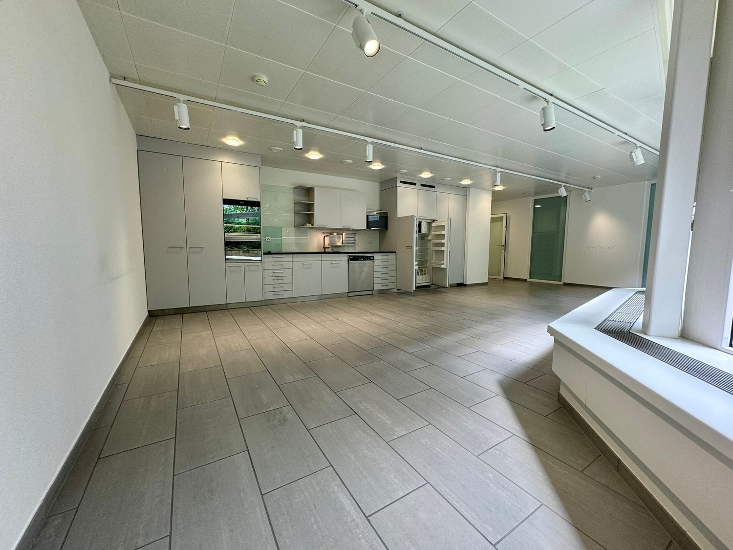 257m² commercial