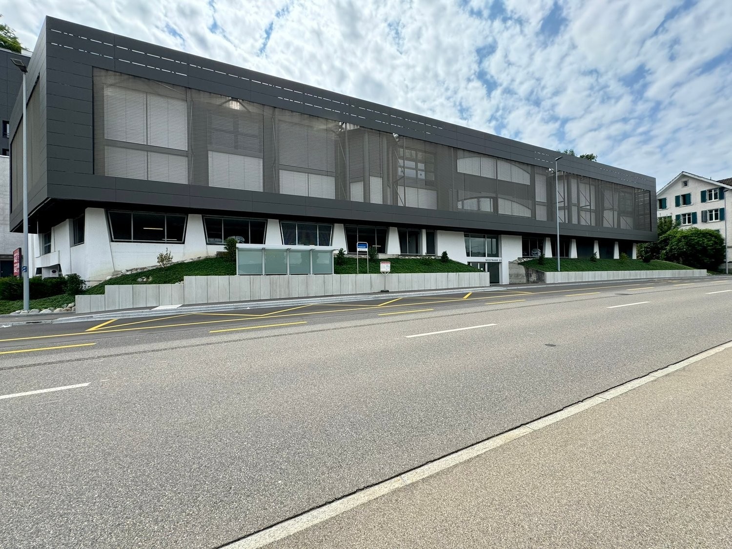 257m² commercial