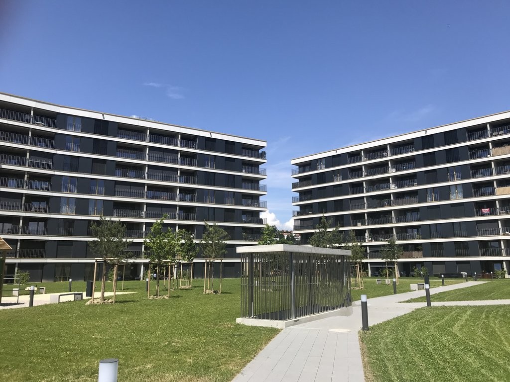 2m² covered bike parking, photo 1 of 2