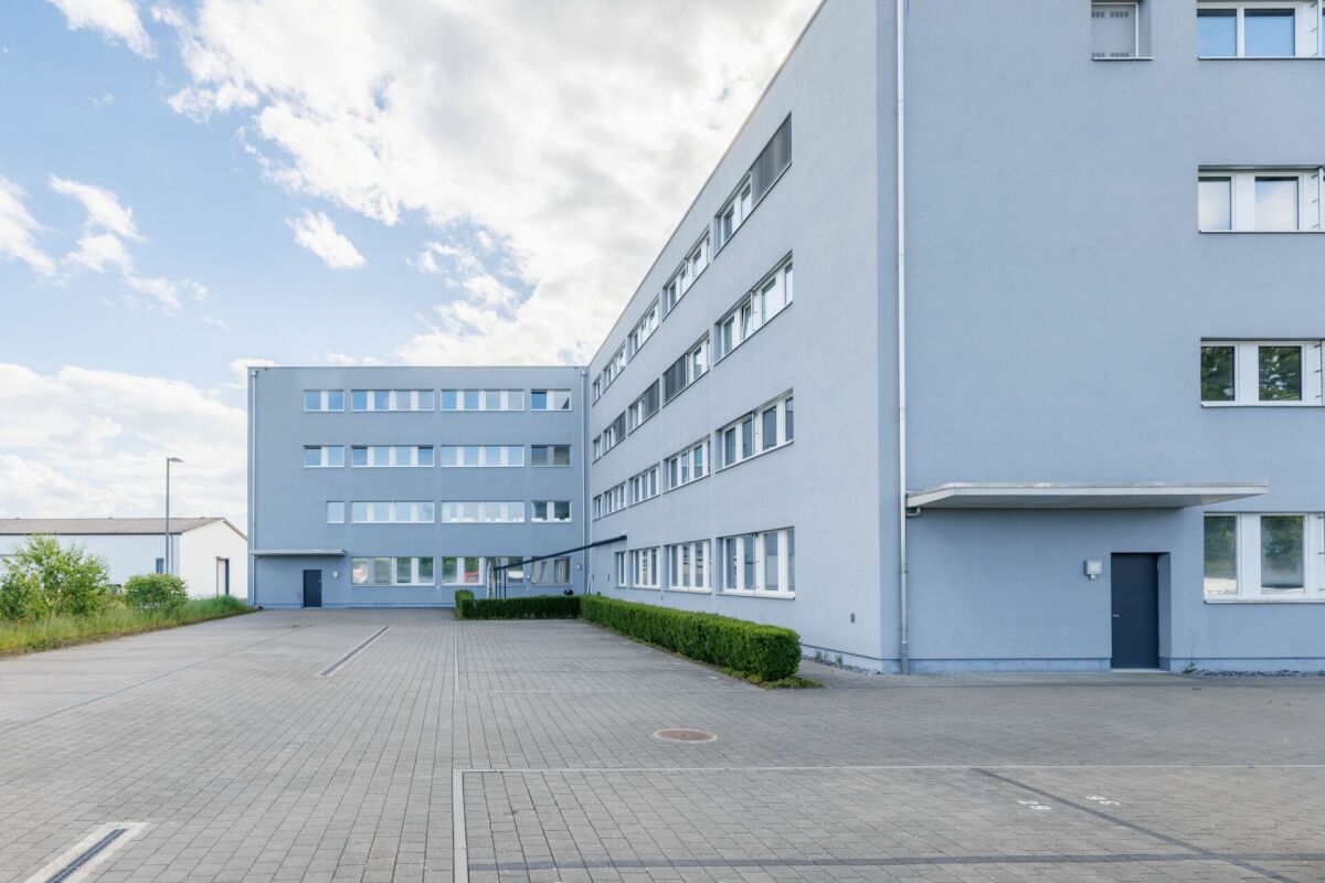 674m² commerciale