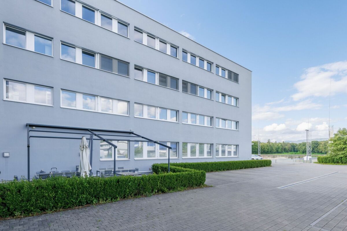 674m² commerciale