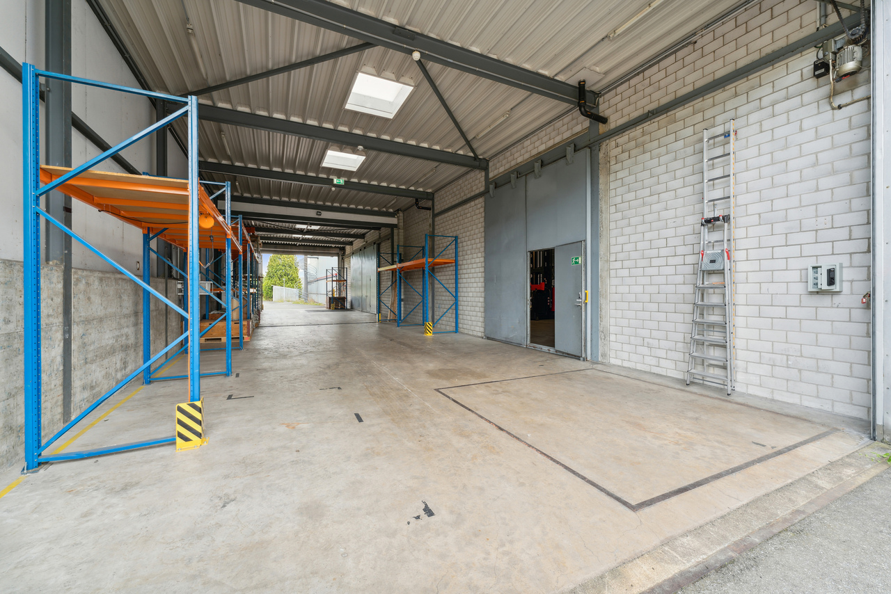 3105m² storage room