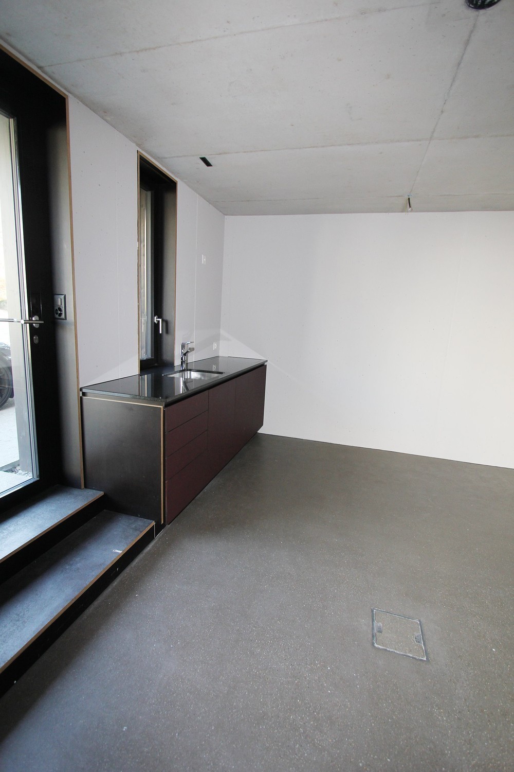 106m² commercial