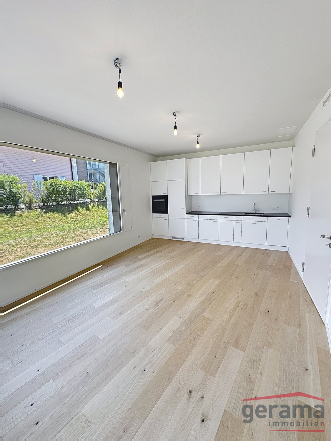 81m² office