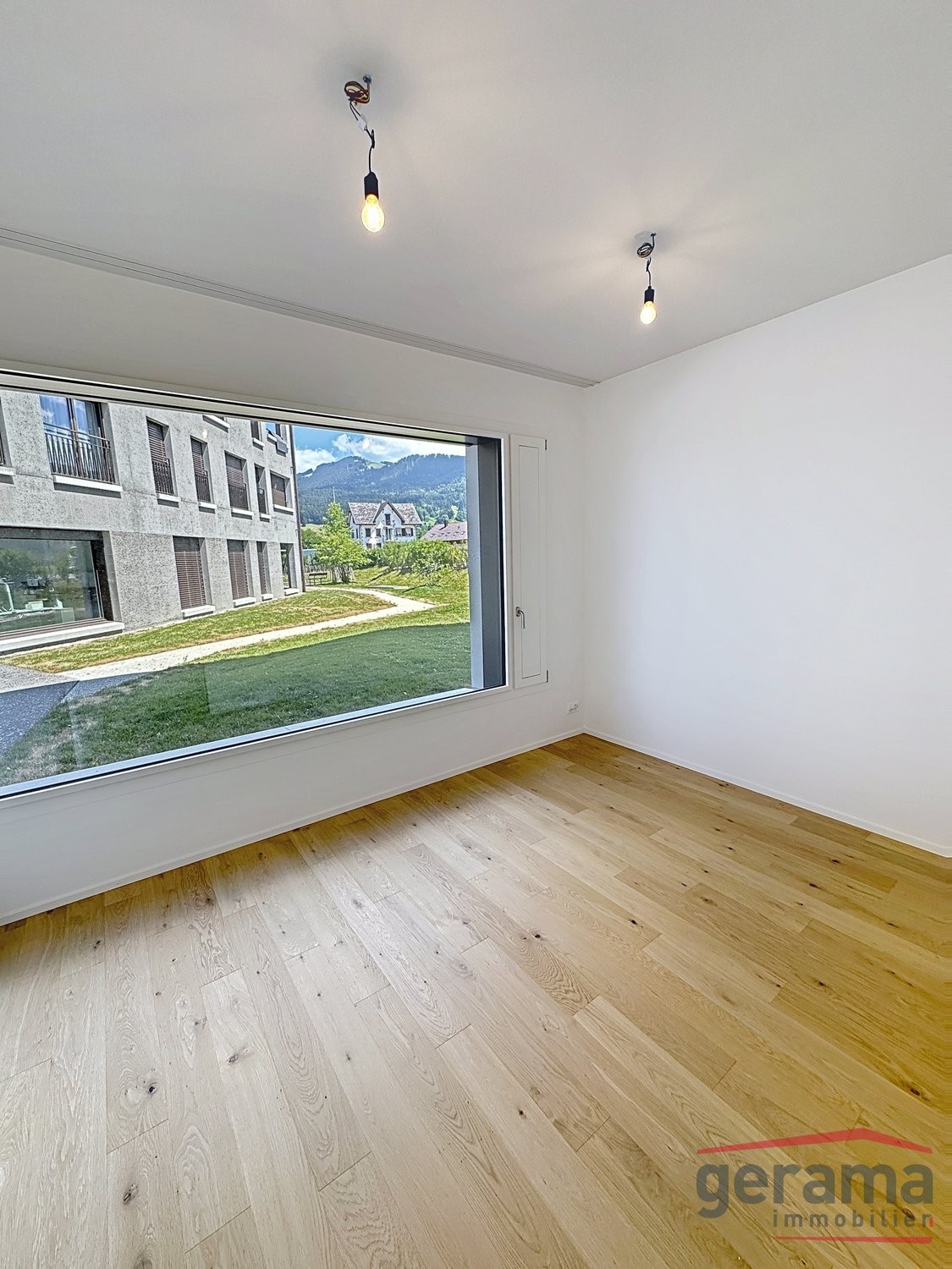 81m² office