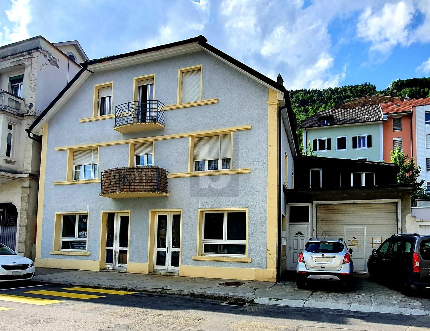 Living / commercial building, photo 2 of 4